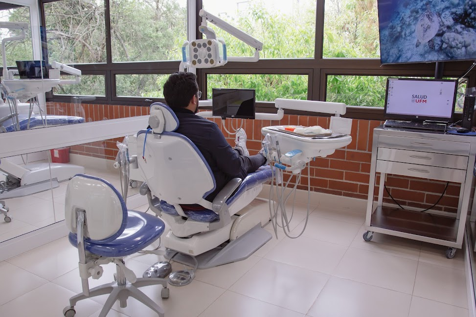 Universidad Francisco Marroquín UFM Odontología Avanzada Paciente